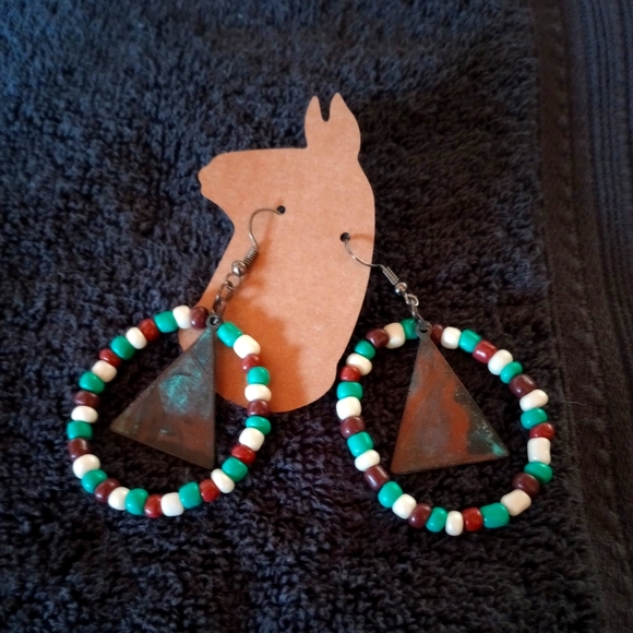 These are dangling earrings that I handmade. - Picture 1 of 1